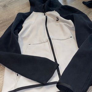 Nike tech hoodie black and white
